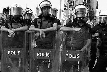 polis-bw-crop