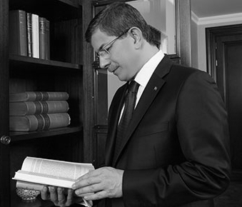 prof-davutoglu-bw-crop