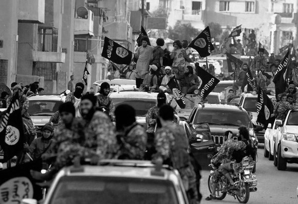 rakka-parade-bw-cr