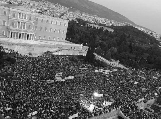 syntagma-oxi-bw-crop2