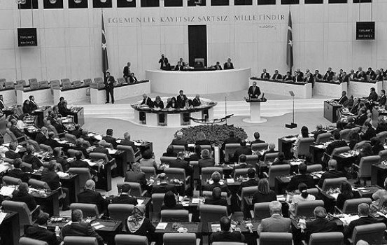 tezkere-meclis-bw-crop