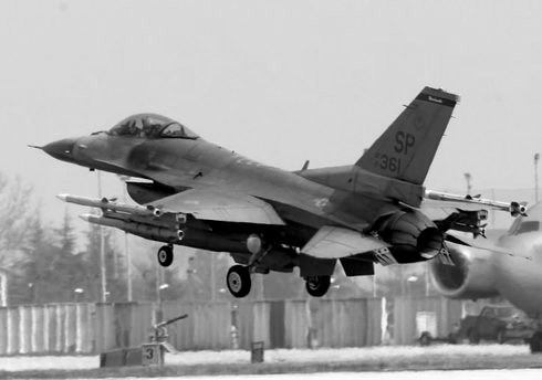 us-f16-bw-crop