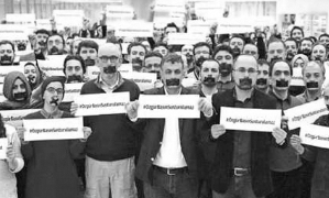 zaman-protesto-bw-crop